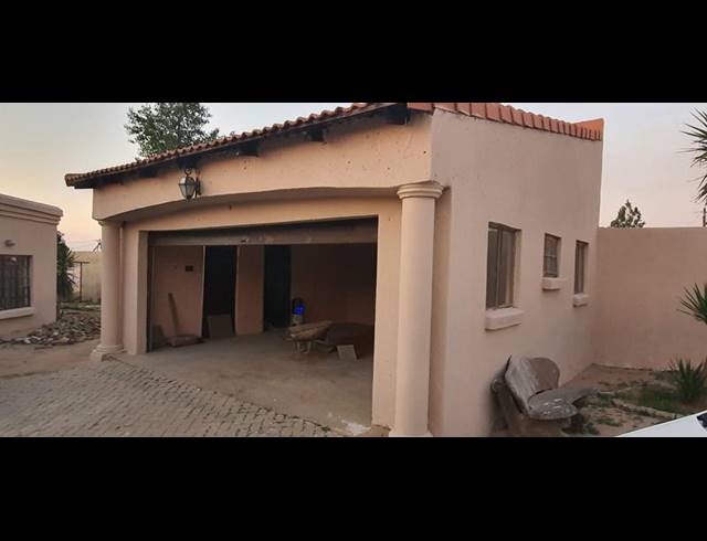 4 BEDROOM HOUSE FOR SALE IN SOSHANGUVE T
